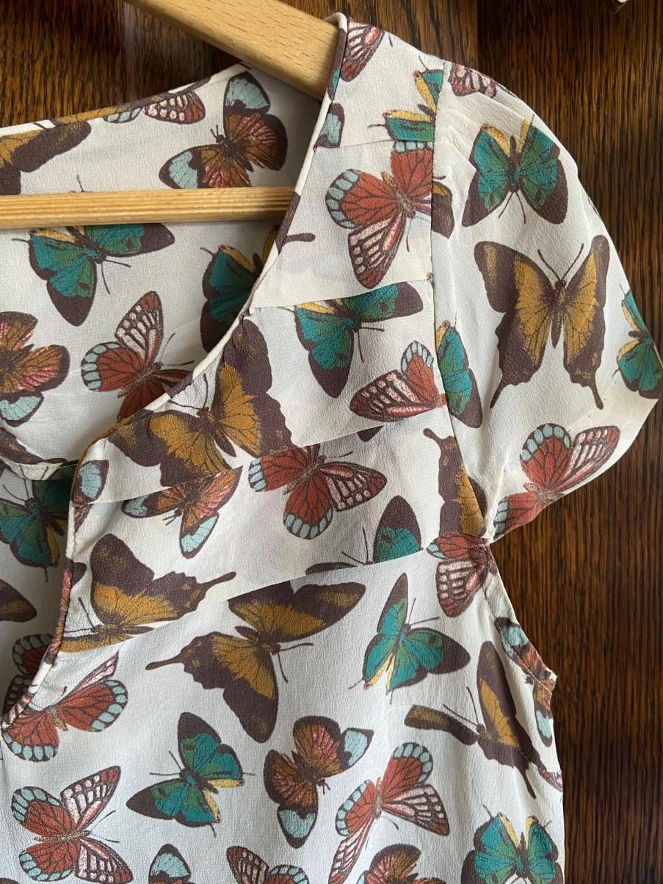 Blusa nueva de seda fluida, estampado mariposas - Massimo Dutti. Talla XS – photo 5